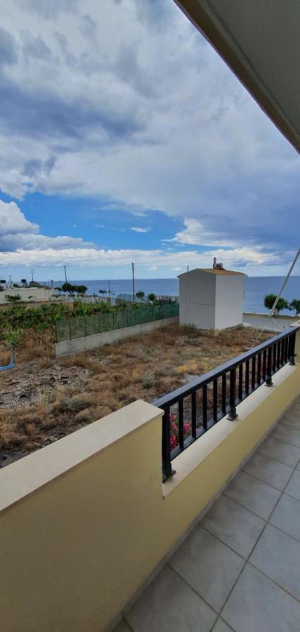 Eirini Apts On The Beach Pszarí Foráda Kültér fotó
