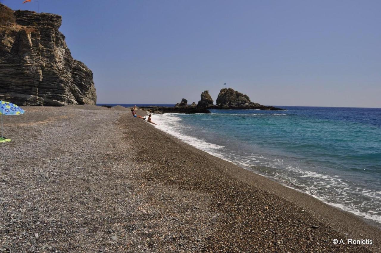 Eirini Apts On The Beach Pszarí Foráda Kültér fotó